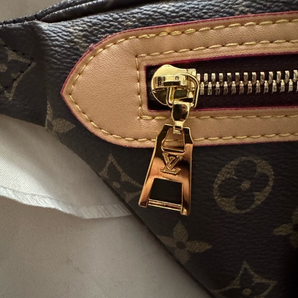 Bum bag
L V - Picture 5 of 8